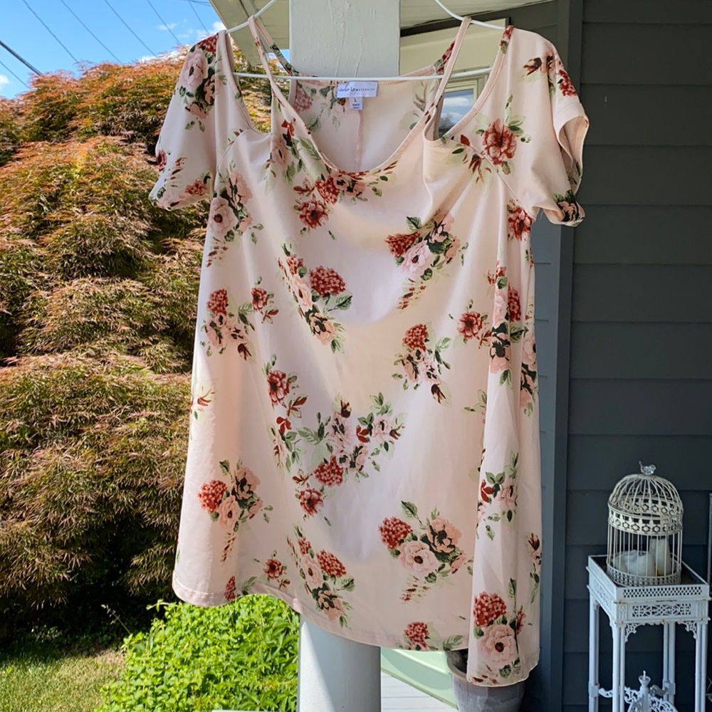 Juniper Ln Maternity shoulder-less shirt, size L.
